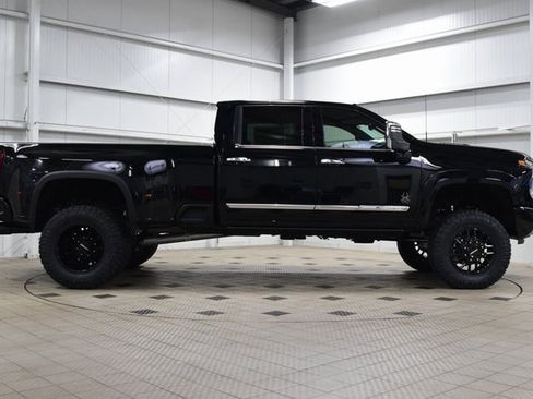 New 2026 Chevrolet Silverado 3500 High Country w/ High Country Premium Package image 9