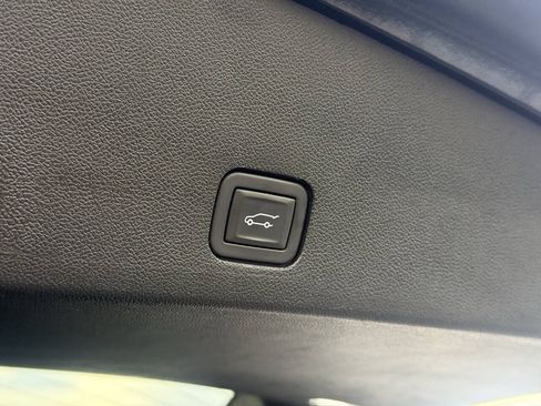 Used 2024 Cadillac XT6 Luxury FWD image 34