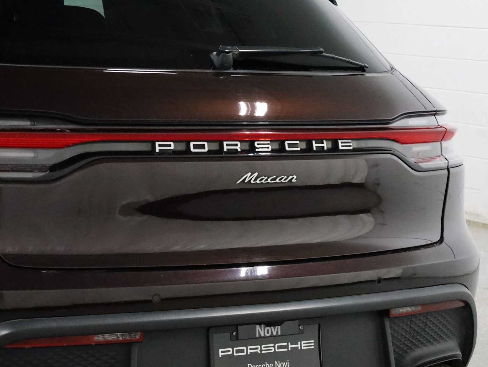 Certified 2023 Porsche Macan Turbo AWD/4WD image 8