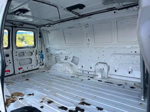 Used 2010 Ford E-350 and Econoline 350 Super Duty RWD image 13