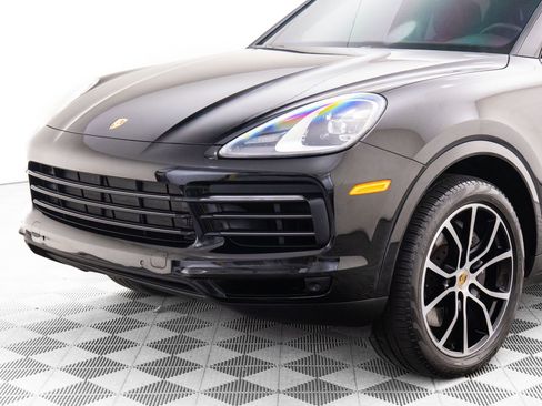 Certified 2023 Porsche Cayenne Platinum Edition image 36