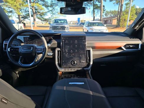 Used 2025 GMC Yukon XL Denali image 12