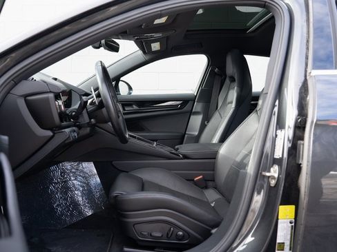 Certified 2025 Porsche Panamera 4 image 17