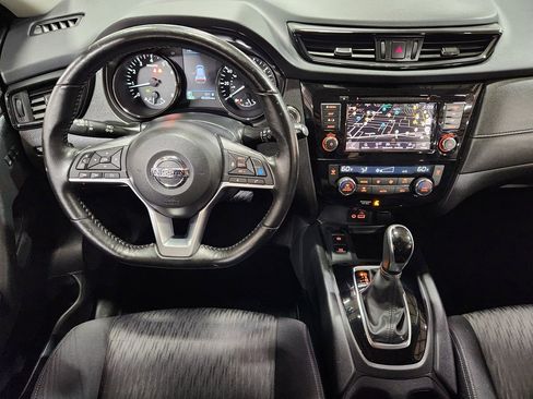 Used 2020 Nissan Rogue SV w/ Sun & Sound Touring Package image 48