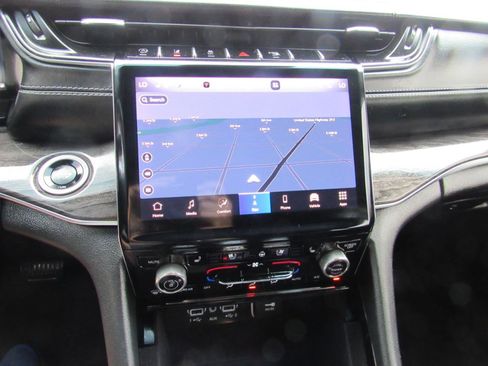 Used 2022 Jeep Grand Cherokee Overland AWD/4WD image 26