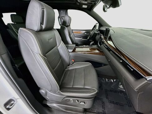 Used 2023 Cadillac Escalade Premium Luxury AWD/4WD image 31