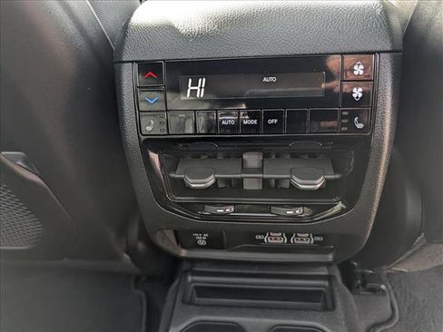 Used 2025 Jeep Grand Cherokee L Overland w/ Luxury Tech Group IV image 18