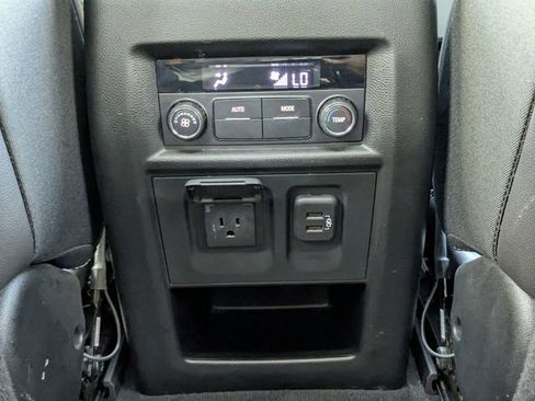 Certified 2022 Chevrolet Traverse LT w/ LT Premium Package AWD/4WD image 19