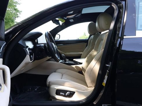Used 2023 BMW 530i w/ Premium Package RWD image 33
