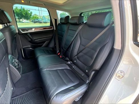 Used 2011 Volkswagen Touareg VR6 AWD/4WD image 21
