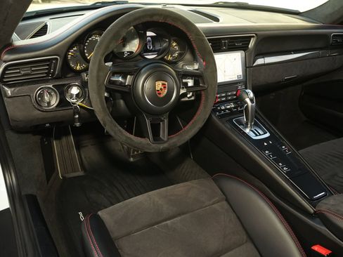 Used 2018 Porsche 911 GT3 image 2