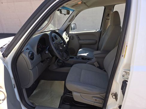 Used 2007 Jeep Liberty Sport w/ Off Road Group image 9