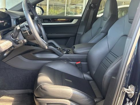 Used 2024 Porsche Cayenne Coupe AWD/4WD image 6