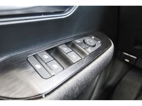 Used 2025 Nissan Kicks SV w/ Charging Package image 15