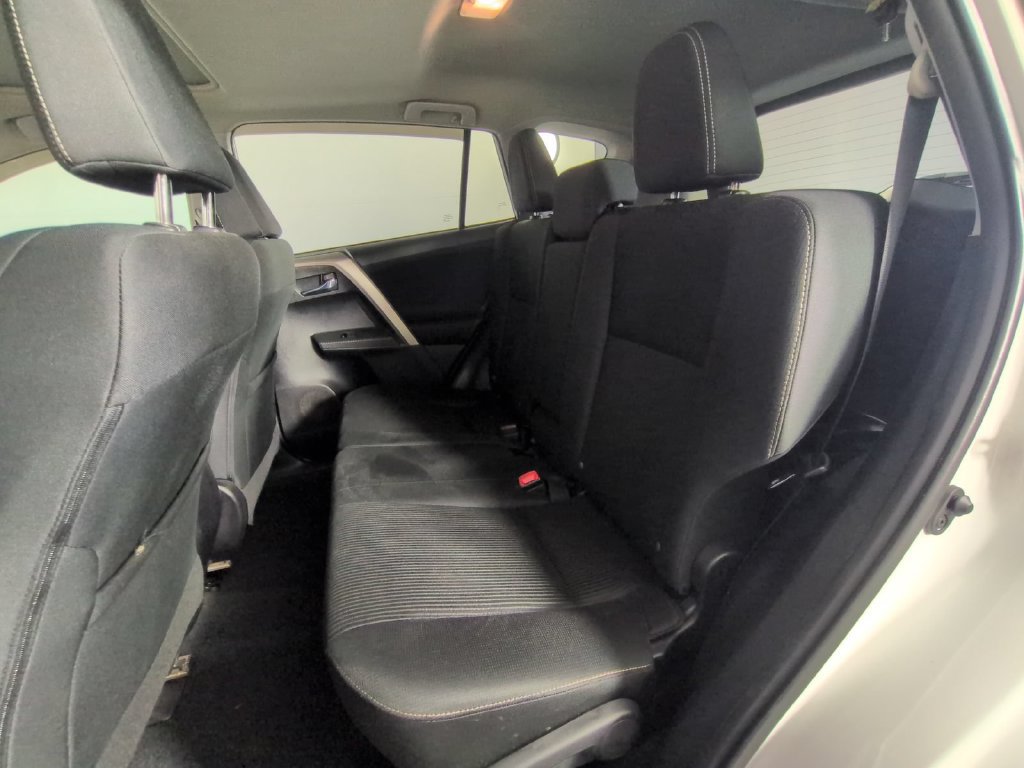 Used 2015 Toyota RAV4 XLE FWD image 19