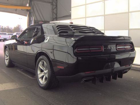 Used 2020 Dodge Challenger SXT image 5