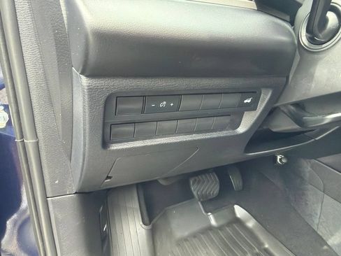 Used 2024 Mitsubishi Outlander SE Black Edition FWD image 11