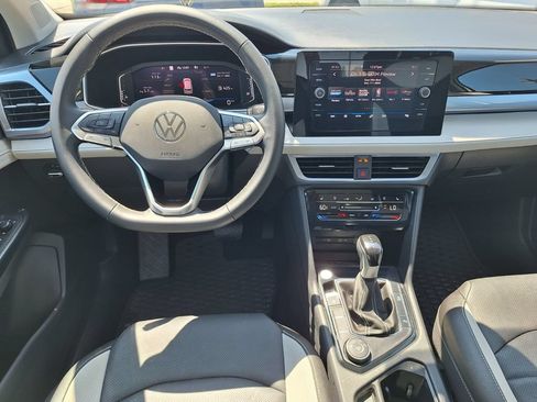 Used 2025 Volkswagen Taos SEL AWD/4WD image 9