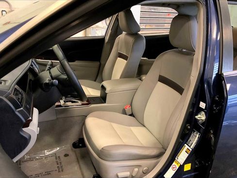 Used 2014 Toyota Camry XLE w/ Leather Package image 10