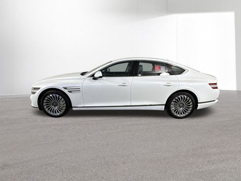 Used 2024 Genesis G80 image 28