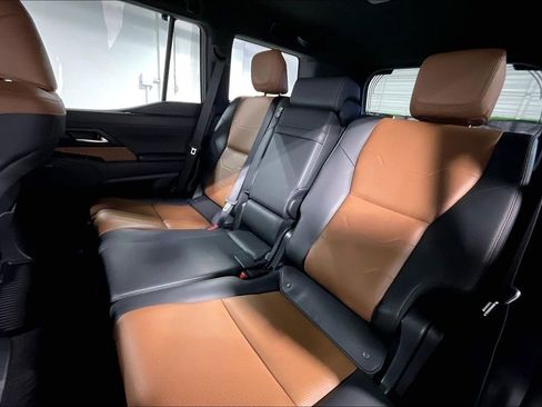 Used 2024 Lexus GX 550 w/ Accessory Package (Z1) image 35