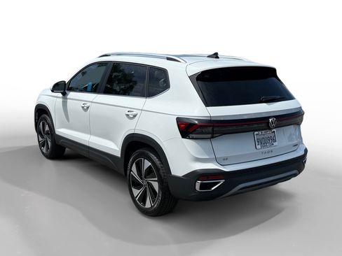Used 2025 Volkswagen Taos SE w/ Panoramic Sunroof Package AWD/4WD image 3