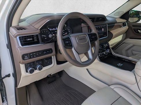 Used 2021 GMC Yukon Denali w/ Denali Premium Package image 9