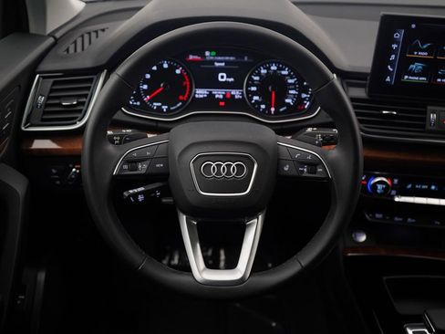 Used 2023 Audi Q5 2.0T Premium w/ Convenience Package image 9