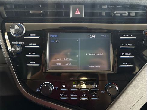 Used 2019 Toyota Camry LE image 19