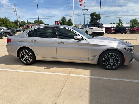 Used 2020 BMW 530i xDrive w/ Premium Package AWD/4WD image 3