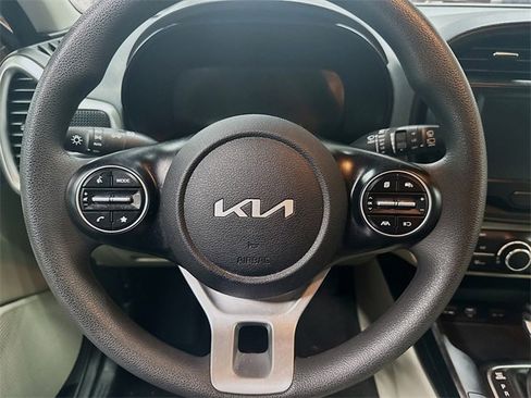 Used 2023 Kia Soul LX image 18