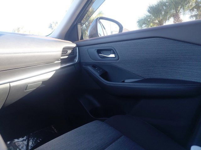 Used 2023 Nissan Rogue SV FWD image 17