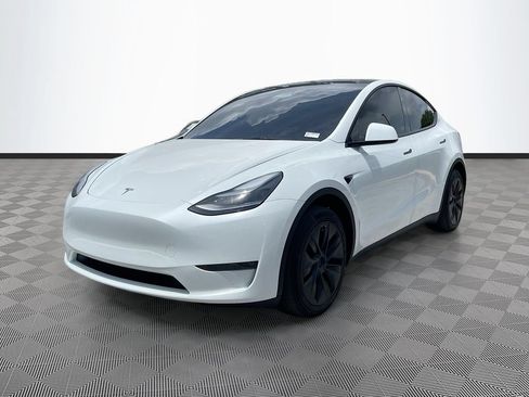 Used 2024 Tesla Model Y Long Range RWD image 3