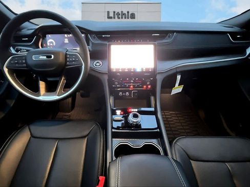 New 2025 Jeep Grand Cherokee Limited w/ Luxury Tech Group II image 11
