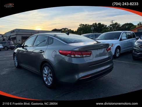 Used 2018 Kia Optima EX w/ Premium Package FWD image 9
