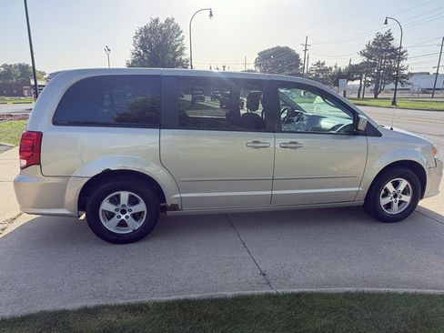 Used 2013 Dodge Grand Caravan SXT FWD image 4
