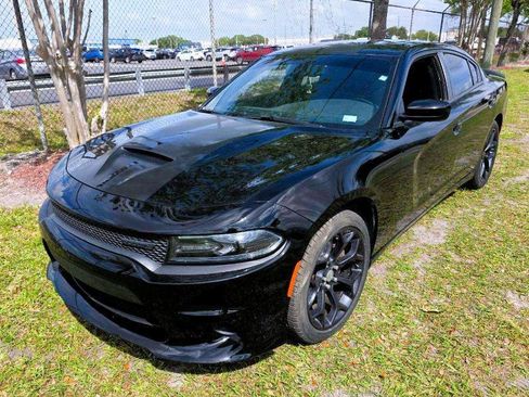 Used 2022 Dodge Charger R/T w/ Blacktop Package image 4
