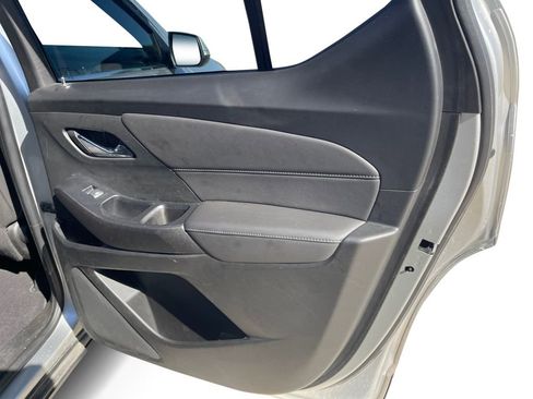 Used 2022 Chevrolet Traverse LT image 18