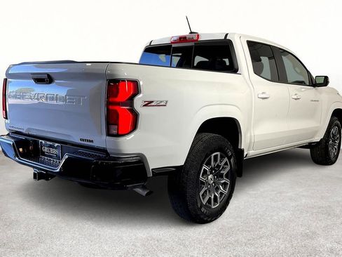 Used 2025 Chevrolet Colorado Z71 image 2