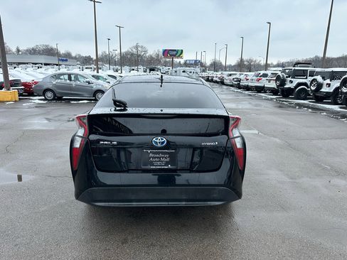 Used 2017 Toyota Prius Three Touring image 4