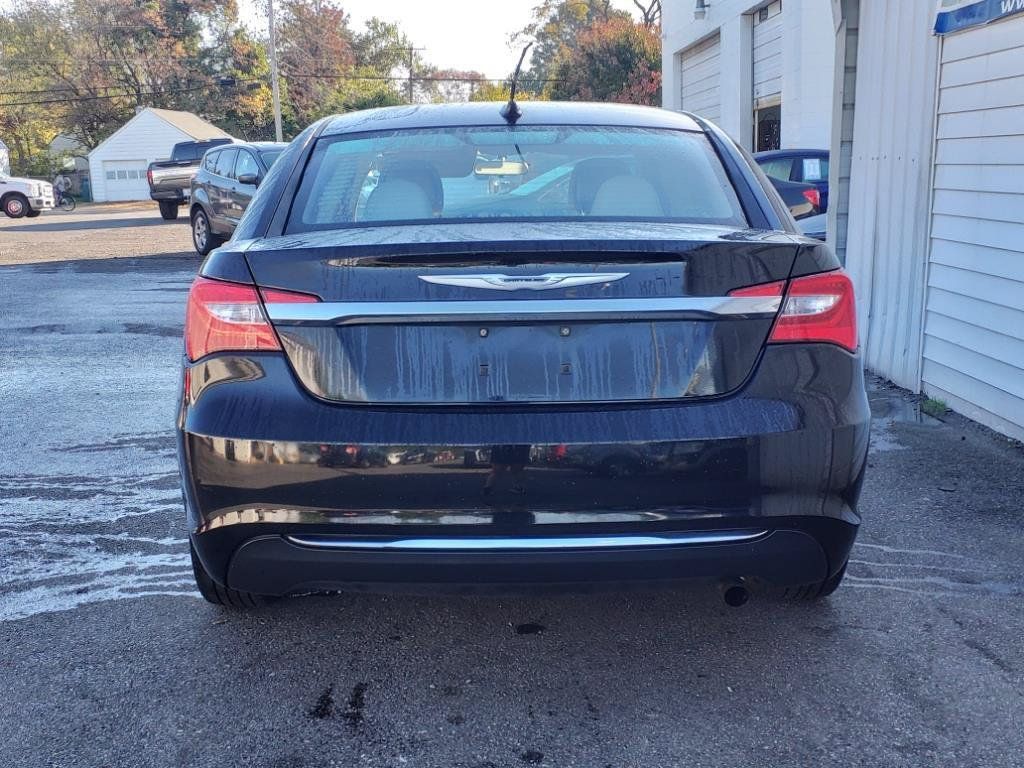 Used 2013 Chrysler 200 Touring FWD image 4