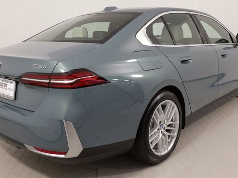 Used 2024 BMW 530i xDrive image 12