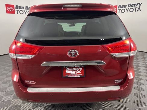 Used 2011 Toyota Sienna Limited image 27