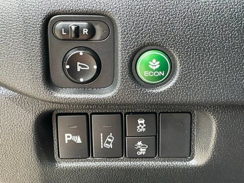 Used 2016 Honda Pilot Touring image 23