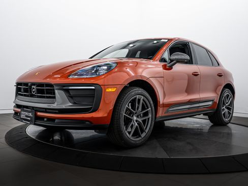 Certified 2025 Porsche Macan Turbo image 1