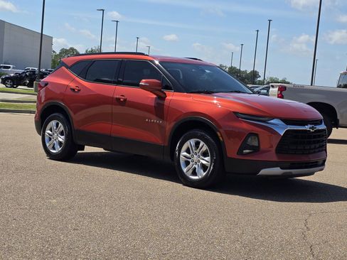 Used 2021 Chevrolet Blazer LT FWD image 3