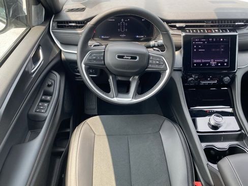 New 2025 Jeep Grand Cherokee L Altitude image 37