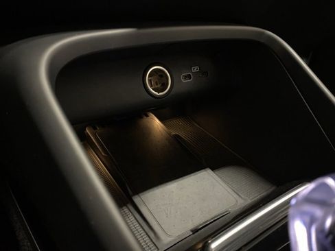 Used 2025 Volvo XC40 B5 Plus image 56