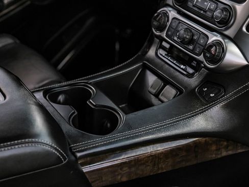 Used 2018 Chevrolet Suburban LT image 22