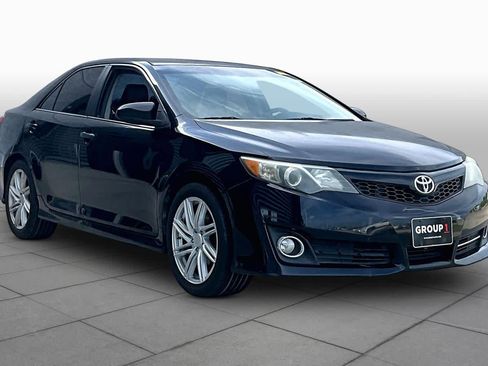 Used 2012 Toyota Camry SE FWD image 2